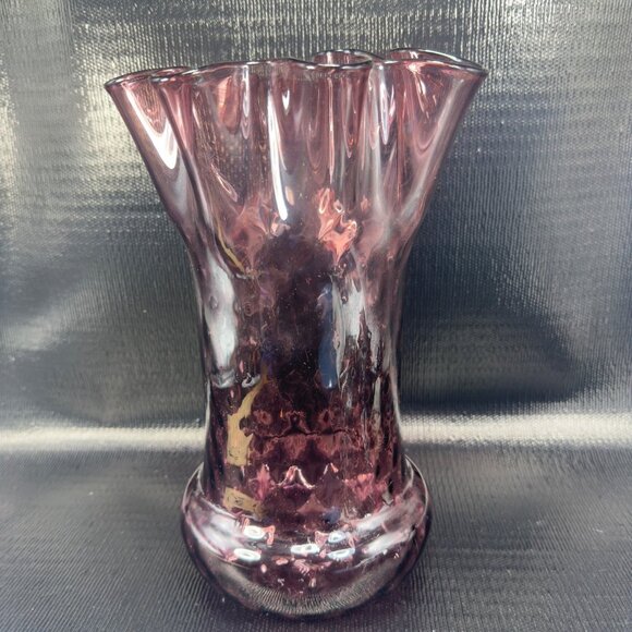 Mid Century Amythest Purple Glass Wavy Vase Fluted Wavy Swung Top Optic Vase VTG - Picture 10 of 11